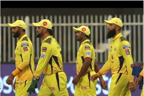 आयपीएलच्या यंदाच्या मोसमात (IPL 2021) चेन्नई सुपर किंग्स (CSK) प्ले-ऑफमध्ये (IPL Play Off) पोहोचणारी पहिली टीम ठरली आहे. 