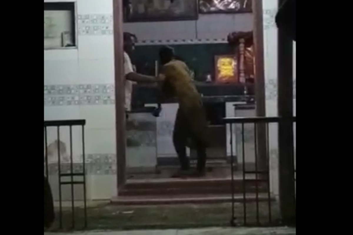 अंधश्रद्धा निर्मूलन समितीच्या महिला पदाधिकाऱ्यांनी नालासोपारा पोलीस ठाण्यात तक्रार देऊन हा गुन्हा दाखल केला.