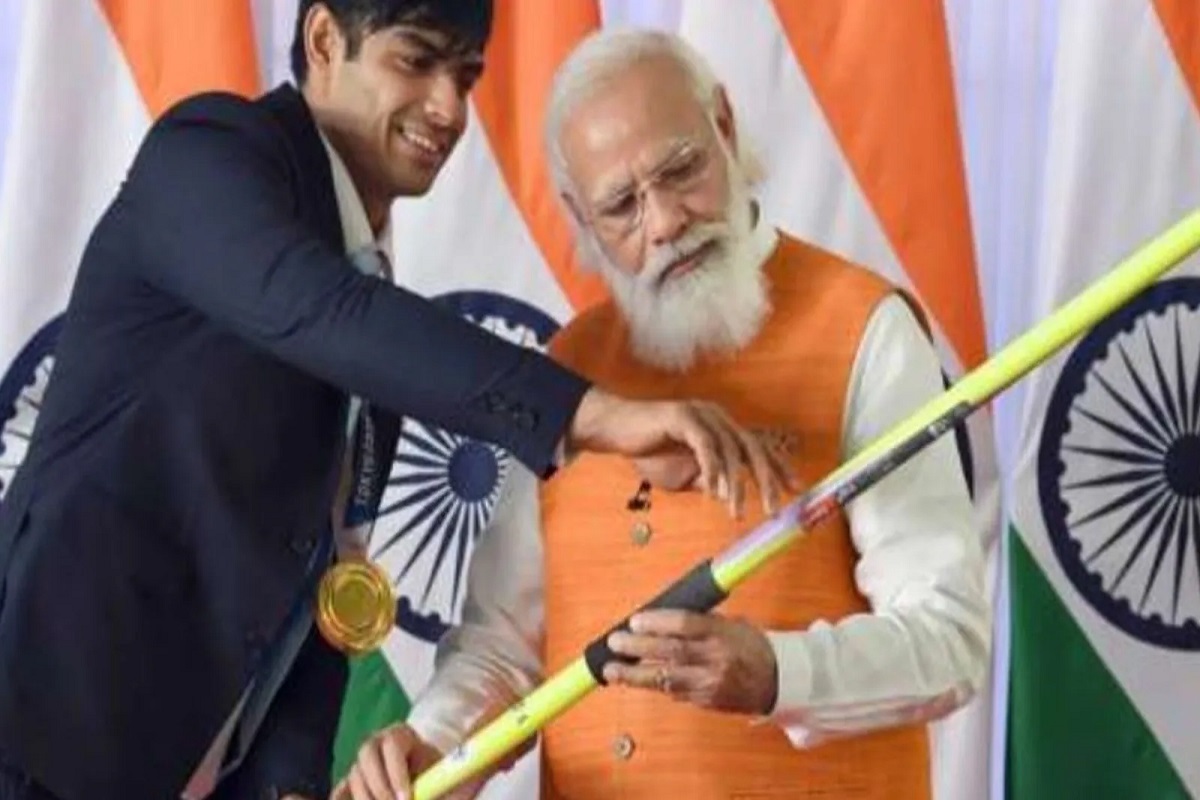 Neeraj Chopra च्या भाल्यासाठी पैशांचा पाऊस, e-Auctionमध्ये पहिल्याच दिवशी ओलांडला 5 कोटींचा टप्पा