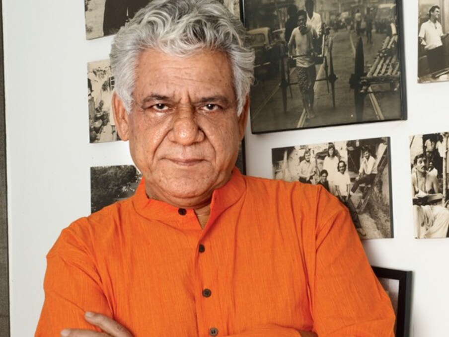 प्रसिद्ध अभिनेते ओम पूरी यांनी २०१७ साली जगाचा निरोप घेतला. आपल्या राहत्या घरी ते जमीनीवर कोसळलेले मृत अवस्थेत आढळले होते. त्यांनाही हार्ट अटॅक आला होता.