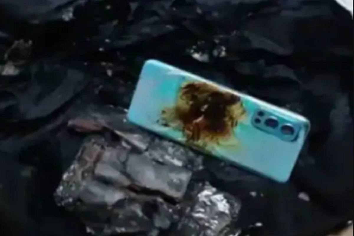 Oneplus Nord 2 बाँबसारखा फुटल्याने थोडक्यात बचावला होता वकील, नुकसान भरपाईऐवजी कंपनीने दिलं असं उत्तर