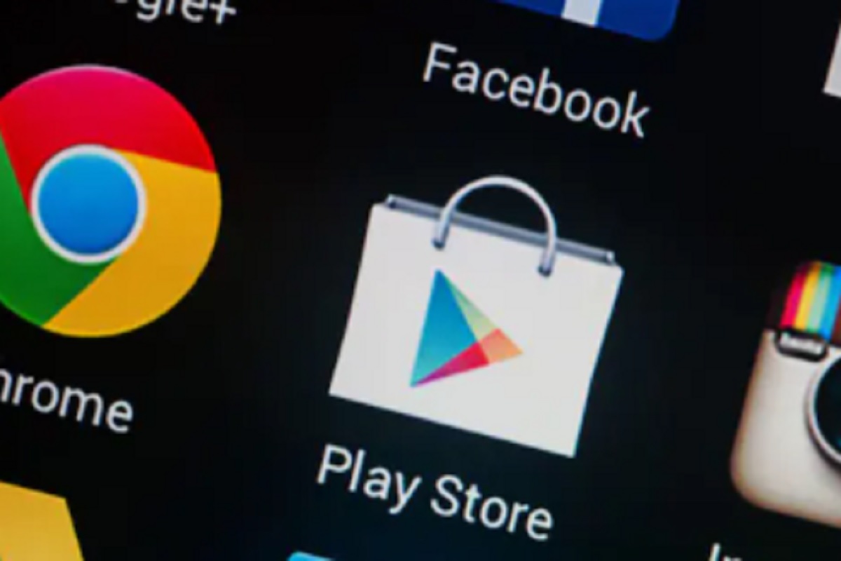 Alert! Google ने Play Store वर बॅन केले 136 धोकादायक Apps; लगेच करा डिलीट, इथे तपासा संपूर्ण लिस्ट
