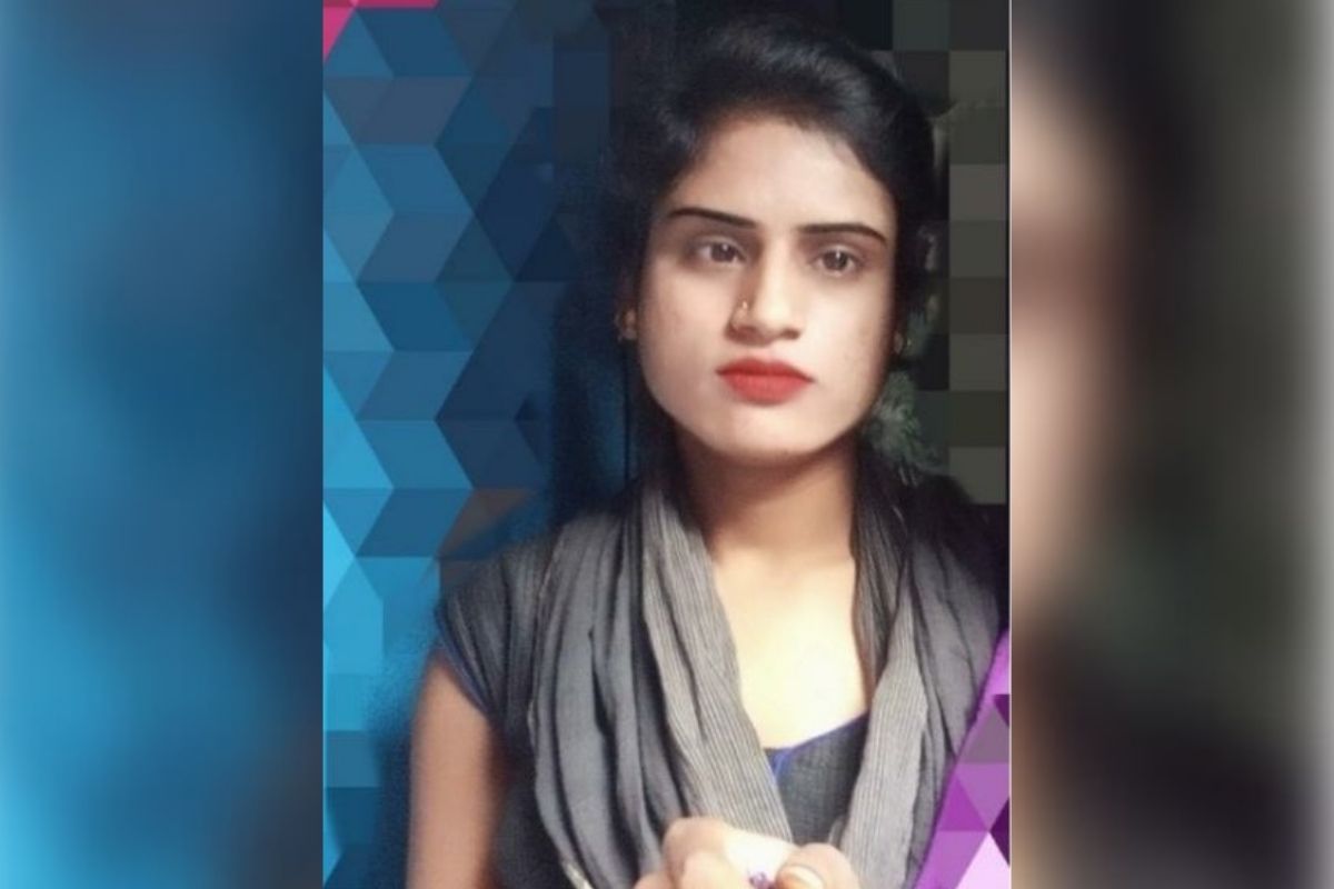 प्रतिमा भास्कर कुटगे असं 22 वर्षीय मृत तरुणीचं नाव आहे.