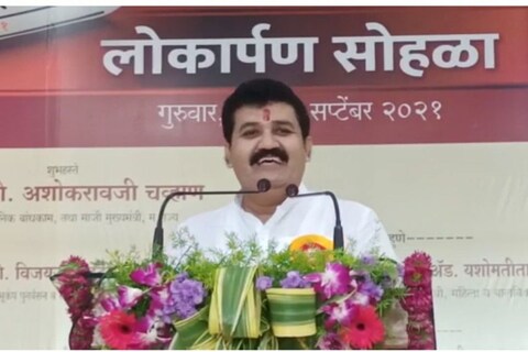 एका कार्यक्रमादरम्यान माजी वनमंत्री संजय राठोड बोलत होते. या घटनेचा VIDEO समोर आला आहे.