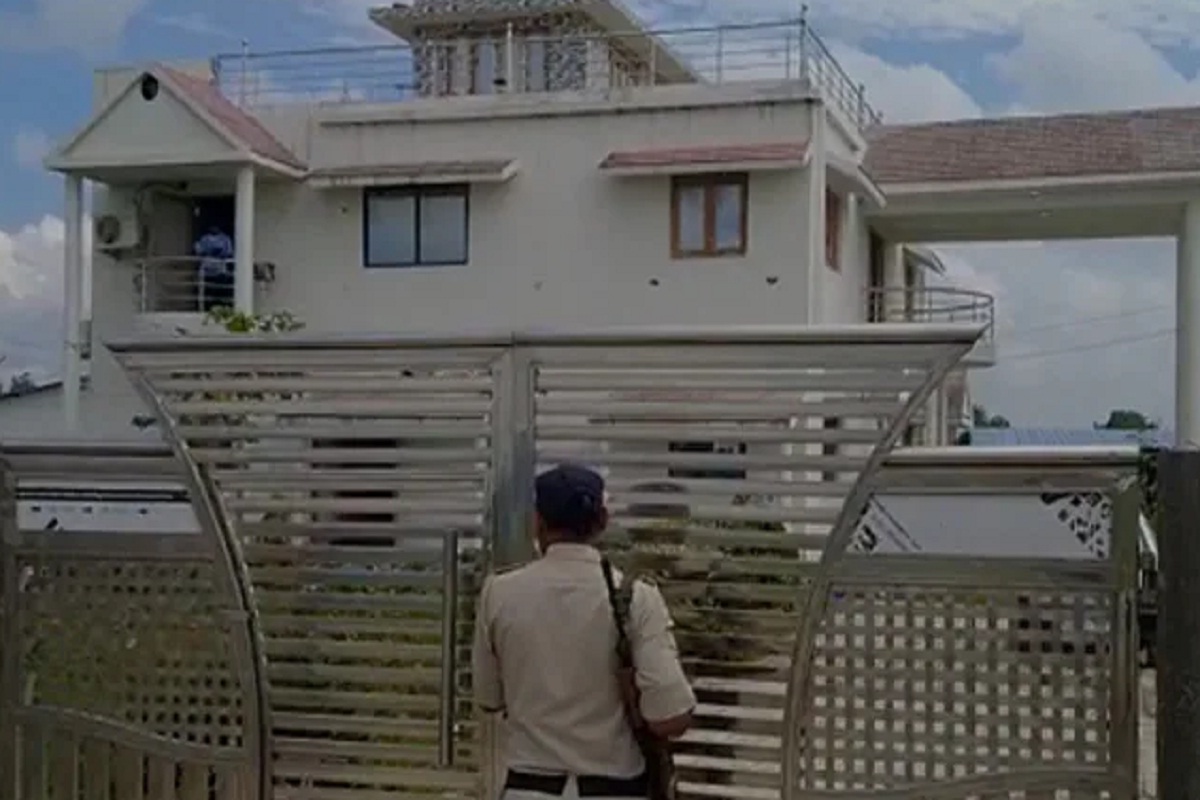 महिला सरपंचाची संपत्ती तब्बल 19 कोटींची, आलिशान स्वीमिंग पूल आहे बंगल्यात! तपासाधिकारीही पडले चाट