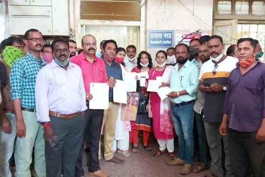 शाळेच्या फीवाढी विरोधात आवाज उचलणाऱ्या विद्यार्थ्यांच्या लढ्याला यश; शाळा प्रशासन नरमले