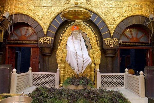 शिर्डीत केवळ ऑनलाईन पासधारकांनाच प्रवेश, दर्शनाला जाण्यापूर्वी सविस्तर वाचा नवे नियम