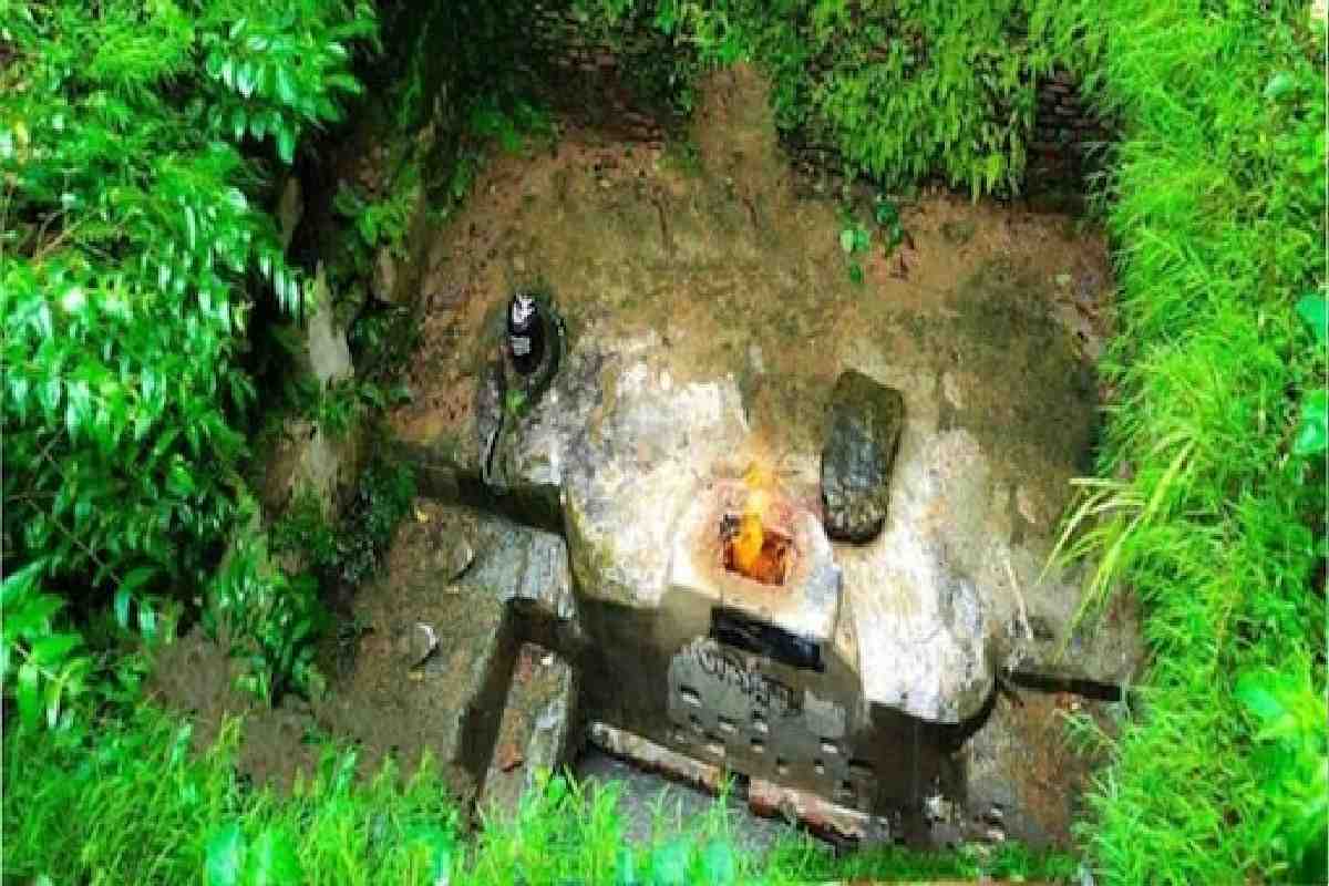 हे शिव मंदिर वैज्ञानिकांसाठीही कोडं, कधीच विझत नाही अग्निकुंडातील अखंड ज्वाळा!