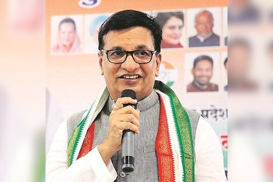  पेट्रोल-डिझेल आणि गॅस सिलेंडरची दरवाढ झाल्याने  सामान्य माणसाच्या कुटुंबावर परिणाम झाला आहे. आंदोलन करणारे भाजपाचे नेते आता कुठं लपून बसले आहे?