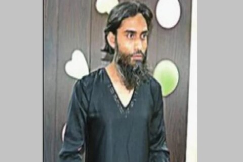  कानपुरमध्ये (Kanpur) एक विचित्रच घटना घडली. बुरखा (Veil)  घातलेला एक तरुण थेट महिला वॉर्डमध्ये (Women's ward) घुसला.