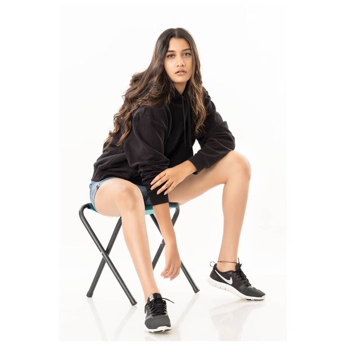 मात्र अंकिताने तिला शुभेच्छा देत नेहमीच आपल्या आई वडिलांना गर्व वाटावं असं काम कर असा प्रेमळ सल्ला दिला होता. तसेच तू आज तेच करत आहेस जे तुला सुरुवातीपासूनच करायचं होतं त्यामुळे मी खूप आनंदी असलायचं म्हटलं होतं