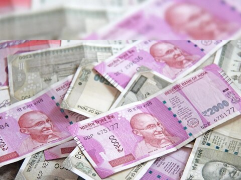 केंद्रातील नरेंद्र मोदी सरकार दिवाळीच्या दिवशी काही केंद्रीय कर्मचाऱ्यांना (Diwali Bonus for Central Government Employees) बोनसची भेट देणार आहे. 