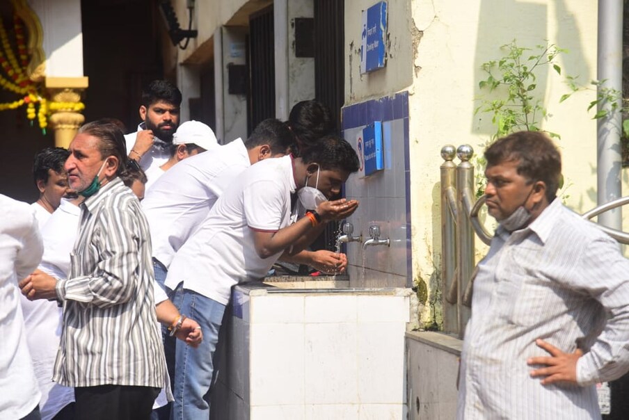 अय्यर भाईची भूमिका साकारणाऱ्या तनुज महाशब्दे यांनीही दुःख व्यक्त करत अंत्यविधीला उपस्थित लावली होती. (फोटो सौजन्य: विरल भयानी)