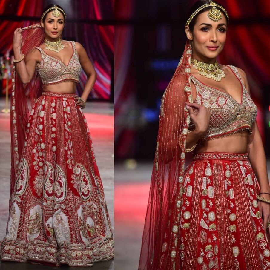 अभिनेत्री मलायका अरोरा (Malaika Arora) ने लॅक्मे फॅशन वीक 2021' (Lakme Fashion Week 2021) मध्ये रँप वॉक करत सर्वांनाच आश्चर्यचकित केलं आहे. या इव्हेंटच्या पाचव्या दिवशी अभिनेत्री मलायका डिझायनर अन्नूसाठी शोस्टॉपर बनली होत (फोटो सौजन्य: Viral Bhayani)