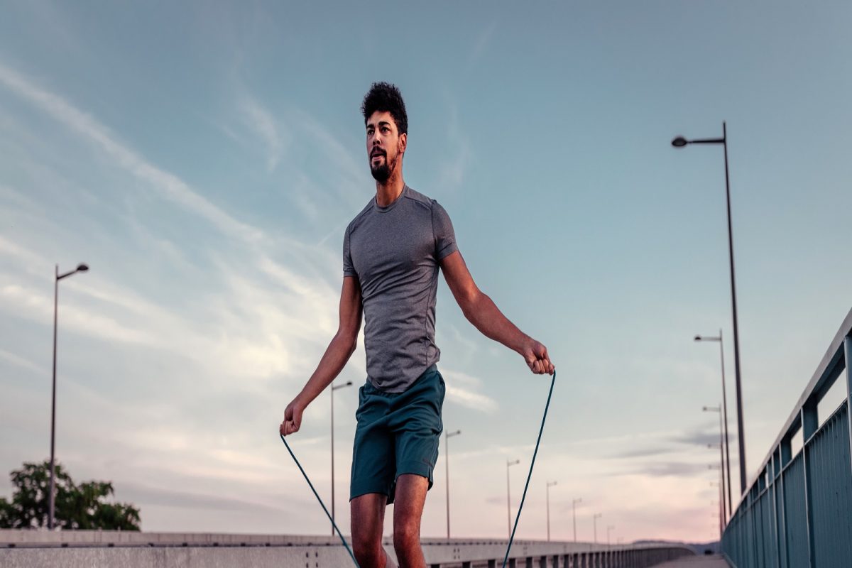 दोरी उड्या मारण्याचे आरोग्यासाठी आहेत इतके फायदे; आजच सुरू कराल हा व्यायाम