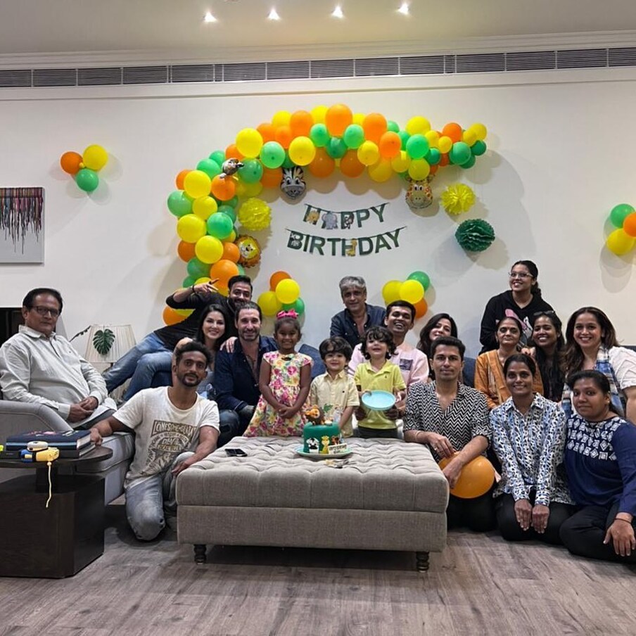 सनीने निशाचा वाढदिवस आपल्या टिमसोबत साजरा केला असून त्याचेही फोटो शेयर केले आहेत. (फोटो साभार: sunnyleone/Instagram)