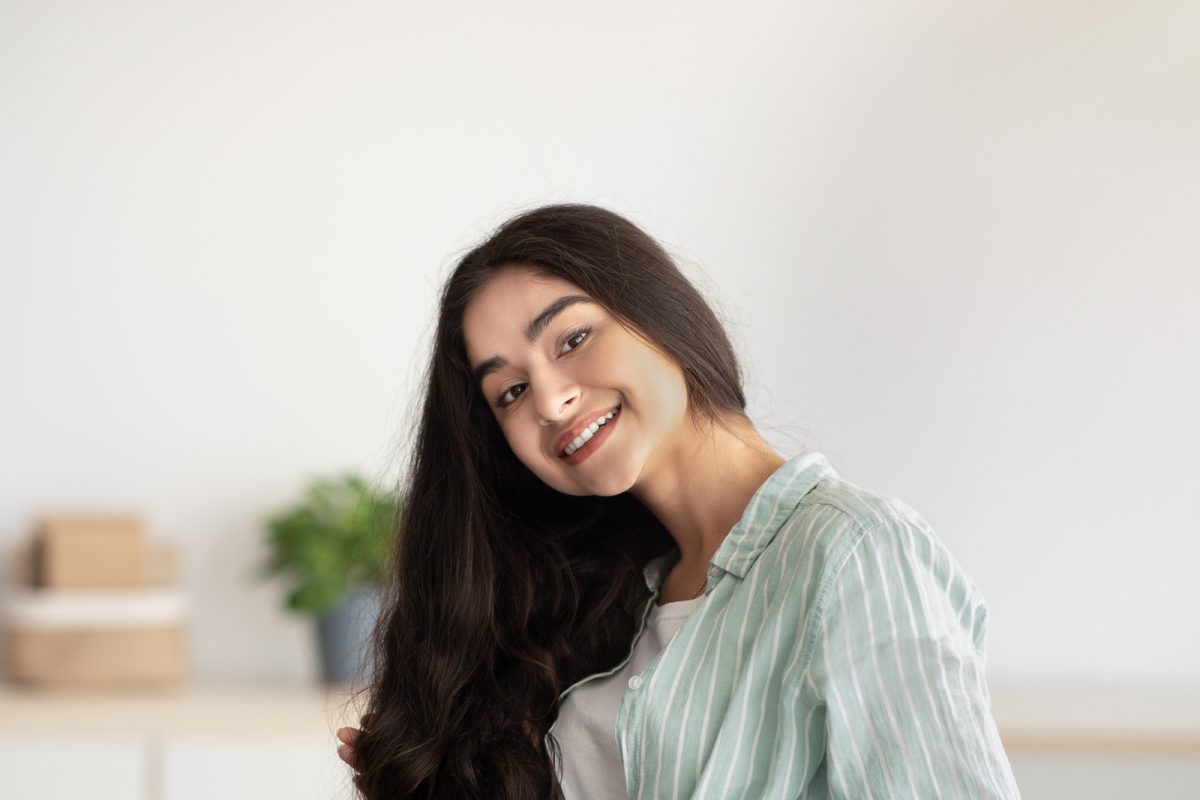 काळे, घनदाट आणि सुंदर केस हवेत; घरच्या घरी हा Herbal Shampoo तयार करून वापरा