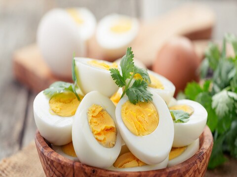 अनेकांचा असा समज असतो की, प्रथिने फक्त अंड्यातून (Egg) मिळू शकतात. पण असे नाही, काही शाकाहारी पदार्थ (Veg Protein food) अंड्यापेक्षा जास्त प्रथिने देतात. चला तर मग जाणून घेऊया अंड्यांपेक्षा जास्त प्रथिने देणाऱ्या शाकाहारी पदार्थांविषयी.