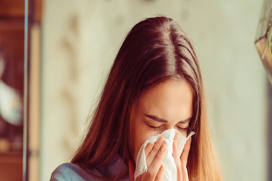 उन्हाळ्यातही का होतो सर्दी-खोकल्याचा त्रास? काय आहे उपाय?
