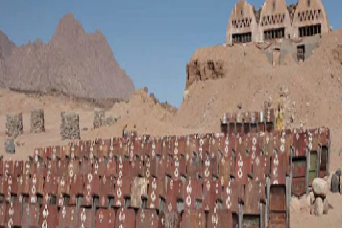 विचित्र! फक्त पैसे उधळण्यासाठी उभं राहिलं थिएटर, कधीच लागला नाही सिनेमा