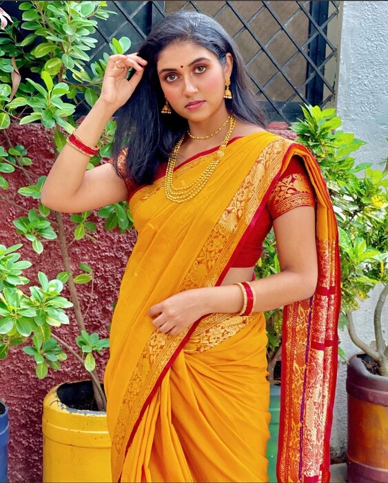 रिंकूने नुकताच आपल्या इन्स्टाग्राम अकाऊंटवर आपले काही फोटो शेअर केले आहेत. हे फोटो फारच खास आहेत. कारण यामध्ये रिंकूने आपल्या आज्जीची साडी परिधान केली आहे. 