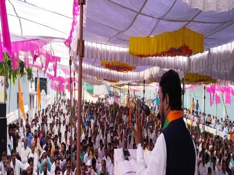 'पैसा घ्या भाजपचा पण मत द्या महाविकास आघाडीला' जाहीर सभेत राष्ट्रवादीच्या नेत्याचा मतदारांना सल्ला