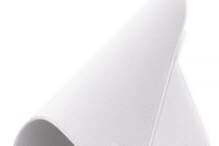Apple कडून स्क्रीन साफ करण्यासाठी कापड लॉन्च; किंमत ऐकून व्हाय थक्क! Apple कडून स्क्रीन साफ करण्यासाठी कापड लॉन्च; किंमत ऐकून व्हाय थक्क!