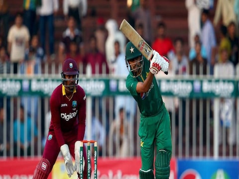 टी-20 वर्ल्ड कपमधल्या (T20 World Cup) भारत-पाकिस्तान (India vs Pakistan) यांच्यातल्या महामुकाबल्याआधी टीम इंडियाचं (Team India) टेन्शन वाढवणारी बातमी समोर आली आहे. 