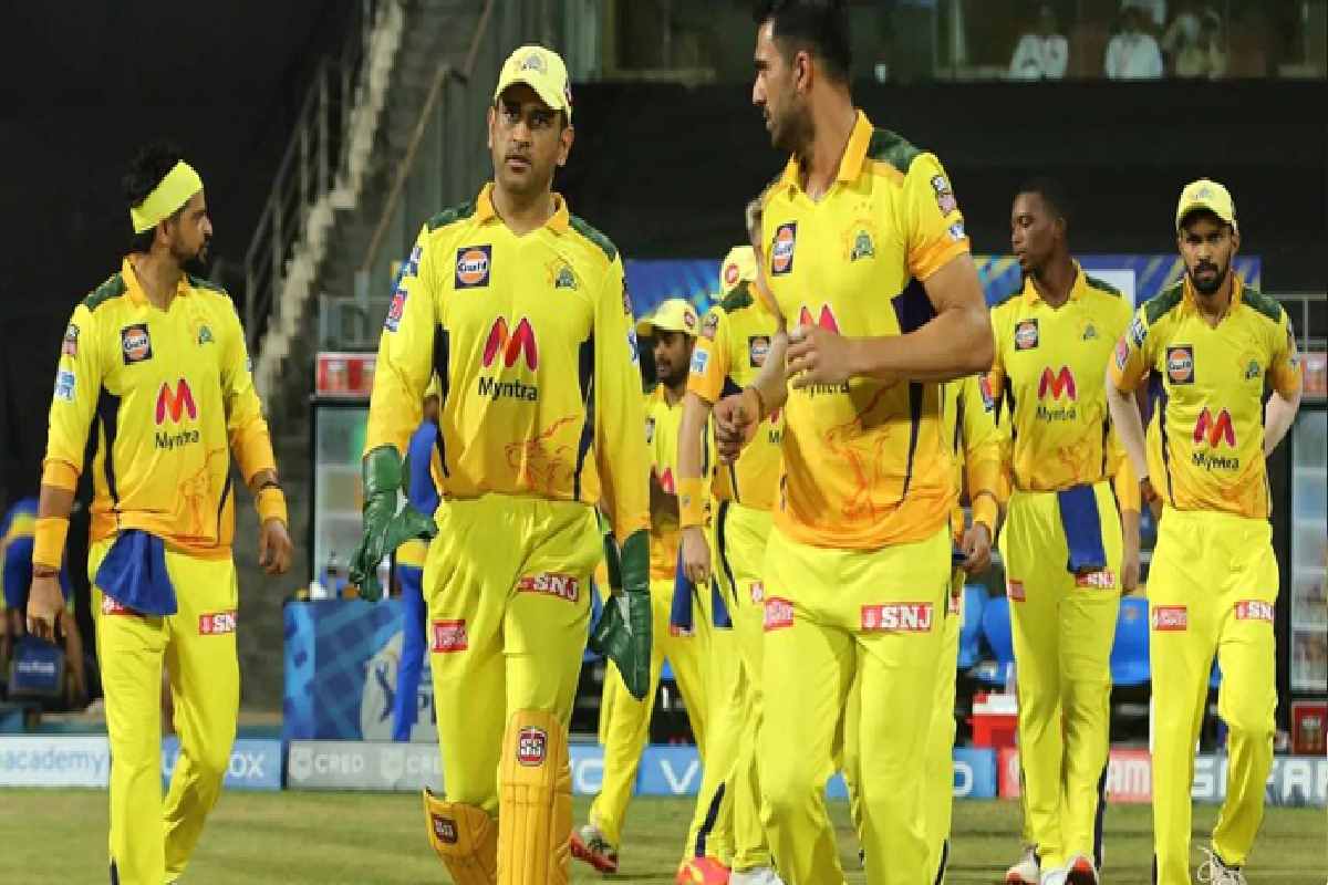 IPL 2021 : एमएस धोनीने जिगरी दोस्तालाच केलं बाहेर, CSK चा कठोर निर्णय