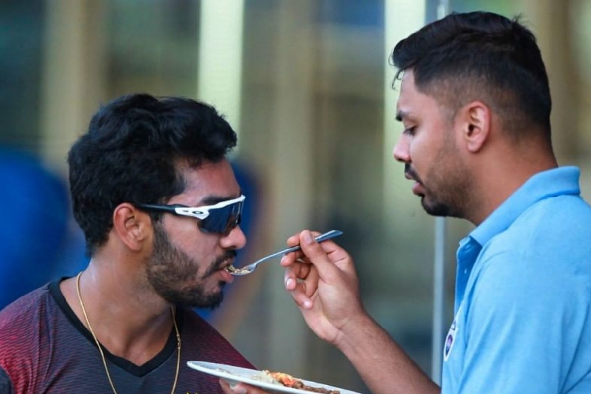 'Tera yaar hoon main'; व्यंकटेश-आवेशचे मैत्रीप्रेम सोशल मीडियावर व्हायरल