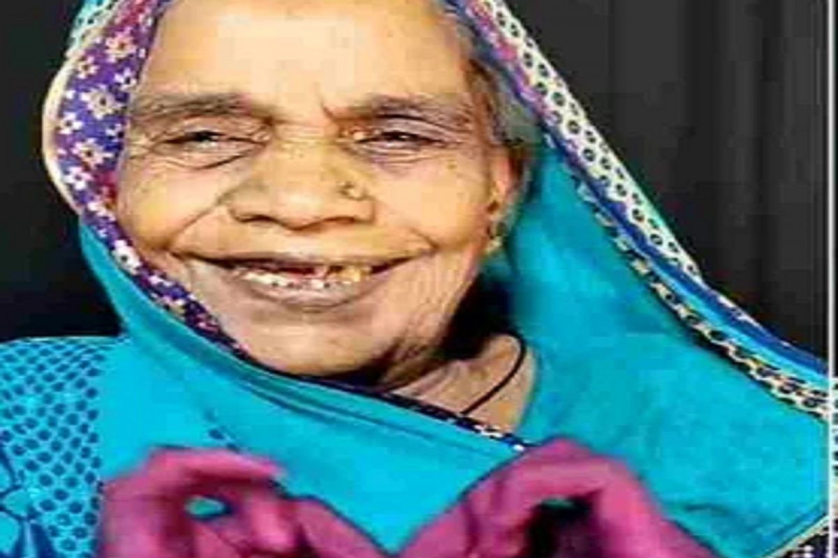 आजीबाईचा हटके जलवा! फक्त बोटांच्या जादूनेच 'सीधे दिले पे वार'; हा VIDEO एकदा पाहाच