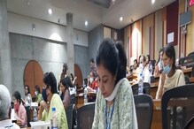 सरकारी शाळेतले शिक्षक अहमदाबादमध्ये ट्रेनिंगला, केजरीवालांनी व्यक्त केला आनंद सरकारी शाळेतले शिक्षक अहमदाबादमध्ये ट्रेनिंगला, केजरीवालांनी व्यक्त केला आनंद