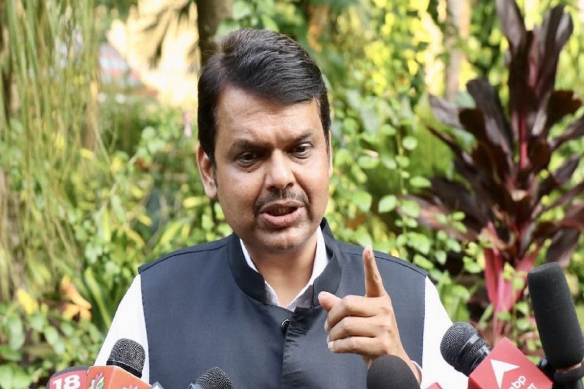 त्रिपुरात जे घडलंच नाही, त्याची प्रतिक्रिया दुर्दैवी! दंगलीबाबत फडणवीसांचे सरकारला सवाल