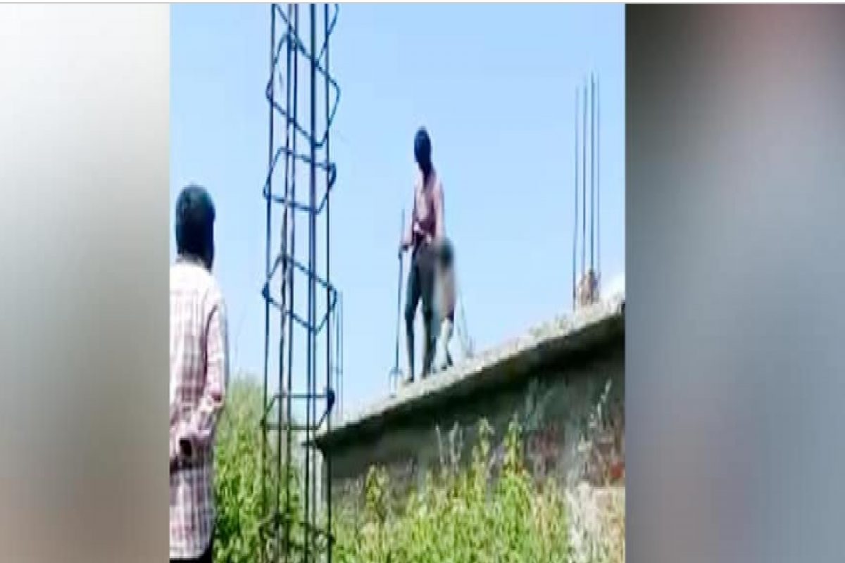 चिमुकलीच्या गळ्यात बापाने अडकवली साडी, त्रिशुळाने करत होता वार आणि तेवढ्यात....