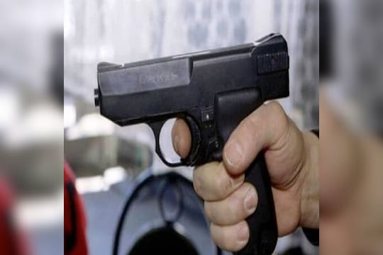 पोलीस उपअधिक्षकांवर गोळीबार, निलंबित पोलीस अधिकाऱ्यानेच केला हल्ला (प्रातिनिधिक फोटो)