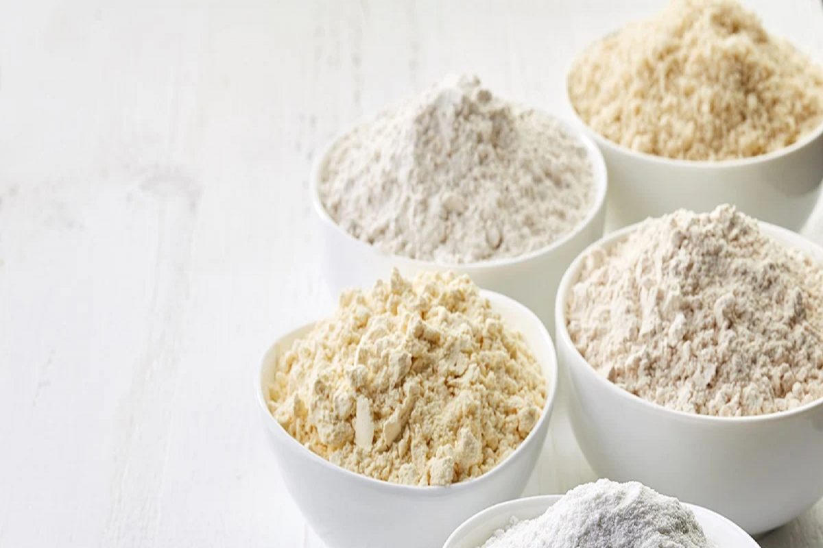 तुम्ही घेतलेल्या मैदा आणि तांदळाच्या पिठात भेसळ तर नाही ना? कसं ओळखायचं पाहा VIDEO