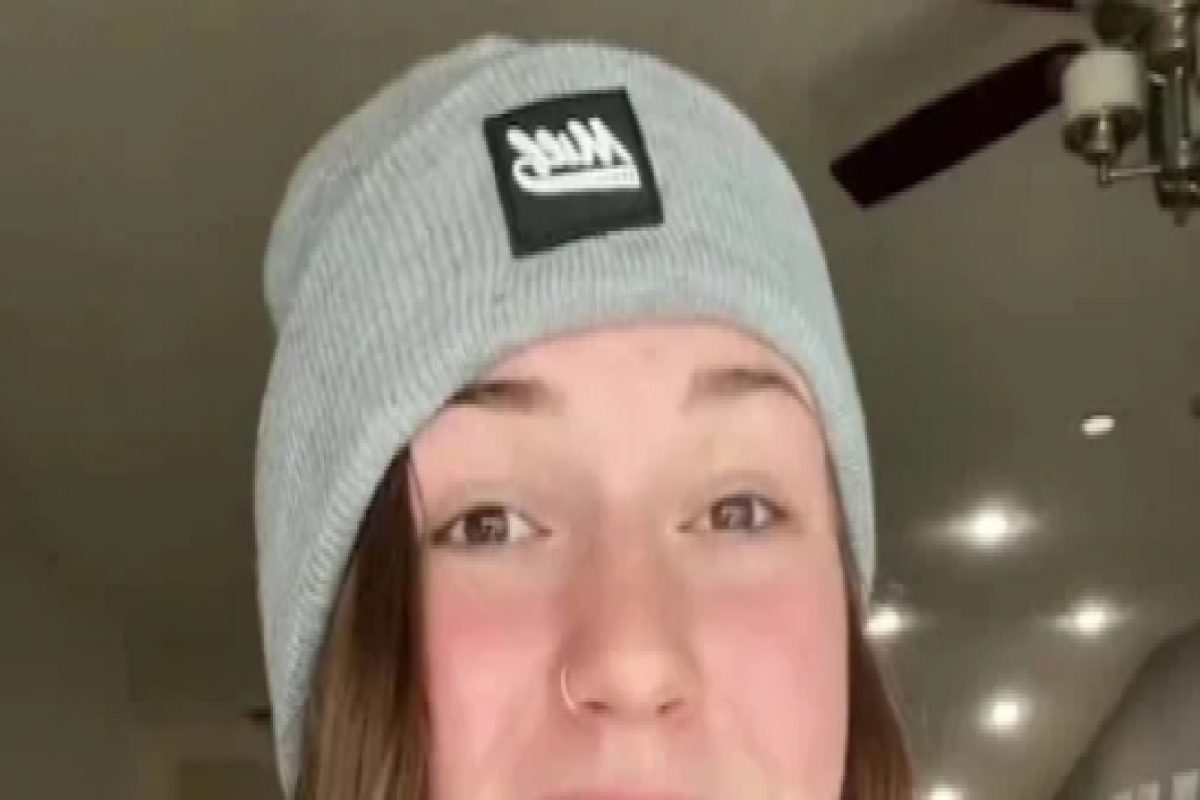 बाहुल्यांशी खेळण्याच्या वयात ती झाली आई, लोकांना वाटतं हा मुलगा नव्हे भाऊच!