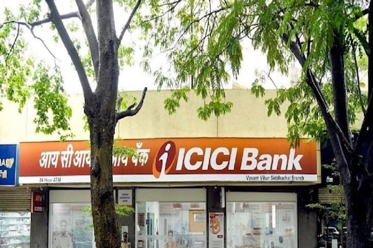 ICICI बँकेचे शेअर ऑल टाईम हायवर; गुंतवणुकीबाबत तज्ज्ञांचं म्हणणं काय?