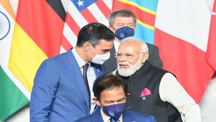 अमेरिका आणि फ्रान्ससारख्या देशांच्या प्रमुखांनी पंतप्रधान मोदींच्याा कार्याचा गौरव करत त्यांचं मार्गदर्शन घेतलं.