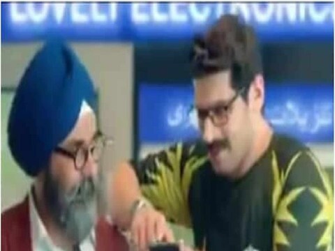 टी-20 वर्ल्ड कपला (T20 World Cup) 17 ऑक्टोबरपासून सुरुवात होणार आहे, पण चाहते भारत-पाकिस्तानमधल्या (India vs Pakistan) महामुकाबल्यासाठी आतूर झाले आहेत. दुसरीकडे भारत-पाकिस्तान मॅचआधी येणारी मौका-मौका (Mauka Mauka) ही जाहिरात पुन्हा एकदा नव्या रुपात आली आहे.