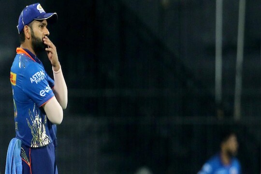 IPL 2021 : Mumbai Indians Play Off मध्ये पोहोचणार? रोहितसाठी आशेचा शेवटचा किरण