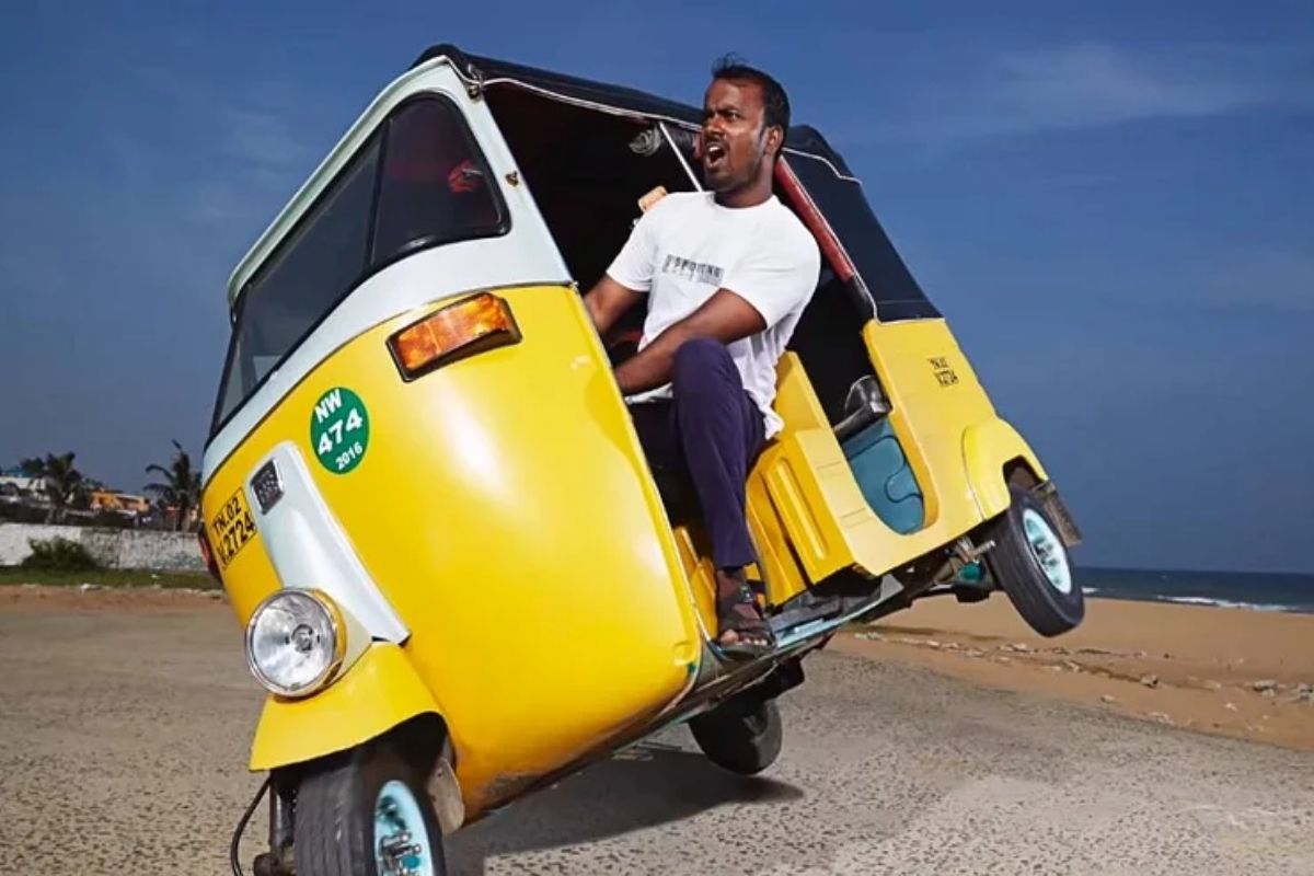 याचा तर स्वॅगच वेगळा! तीन चाकांची रिक्षा दोन चाकांवर चालवत पोहोचला गिनीज बूक वर्ल्ड रेकॉर्डमध्ये; पाहा VIDEO