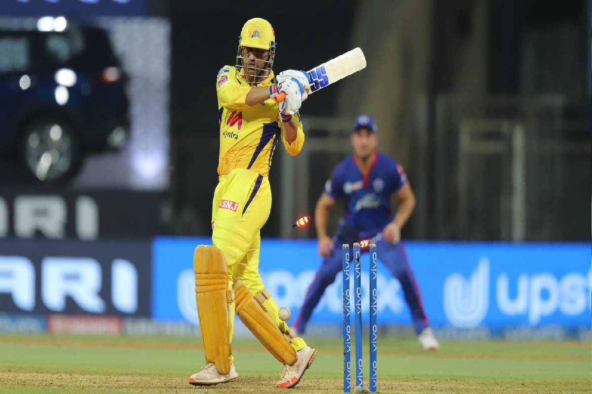 IPL 2021 : धोनीच्या नावावर नकोसा विक्रम, आयपीएल इतिहासातली सगळ्यात 'वाईट' बॅटिंग
