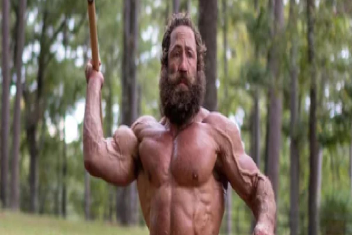 भेटा LIVER KING ला! 20 वर्षांपासून जगतोय आदिमानवासारखं जीवन, खातो कच्चं मांस, पाहा VIDEO