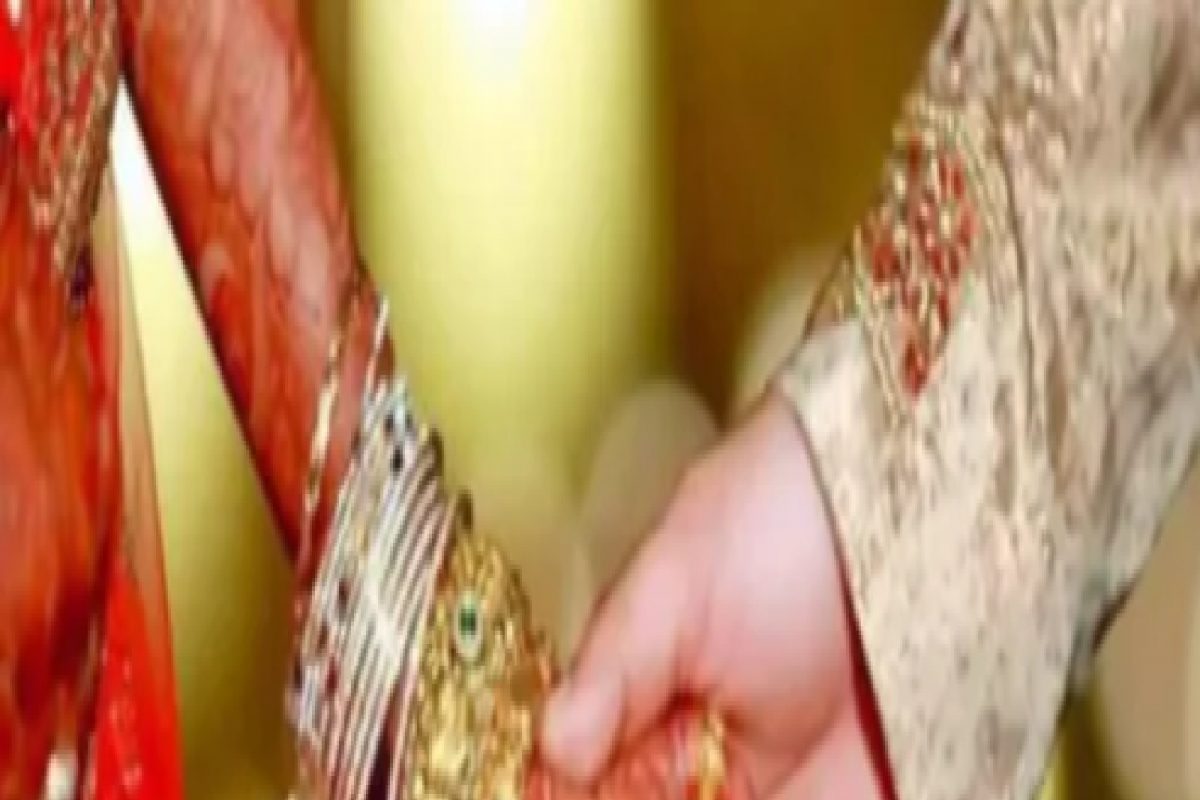 दारूच्या नशेत केलं लग्न, शुद्धीत आल्यावर पत्नीनं मागितला घटस्फोट; पती हसला आणि म्हणाला...