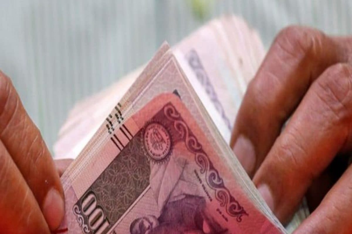 Fact Check: 'कोरोना विरुद्धच्या लढाईत मोदी सरकार देतेय 4000 रुपये' जाणून घ्या VIRAL message मागील सत्य