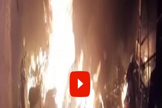 Mumbai मध्ये जळीतकांड, इमारतीखाली पार्क केलेल्या 25 ते 30 दुचाकी अज्ञातांनी जाळल्या, LIVE VIDEO