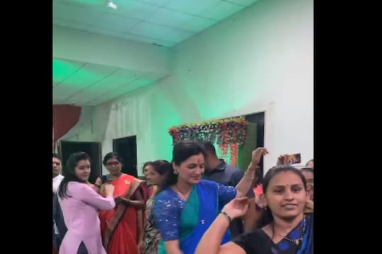 Watch Video: खासदार नवनीत राणांचा गरबा दांडियाच्या गाण्यावर ठेका, क्षणार्धात Video व्हायरल