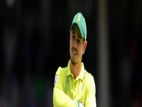 दक्षिण आफ्रिकेचा विकेट किपर-बॅटर क्विंटन डी कॉकने (Quinton de Kock) अचानक कसोटी क्रिकेटमधून निवृत्तीची घोषणा केली आहे.