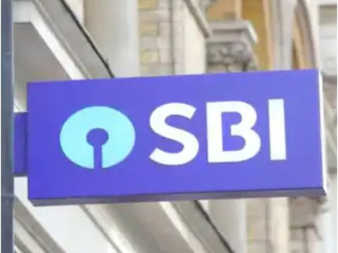  देशातील सर्वात मोठी बँक असणाऱ्या भारतीय स्टेट बँक ऑफ इंडियामध्ये खाते असणाऱ्यांसाठी महत्वाची बातमी (Alert for SBI Customers) आहे. जर तुमचे देखील SBI मध्ये खाते असेल तर बँकेने तुमच्यासाठी अलर्ट जारी केला आहे. 